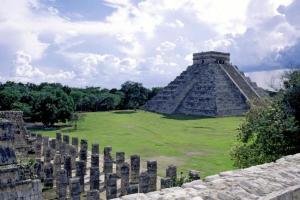 Pyramidene i Chichen Itza i Mexico