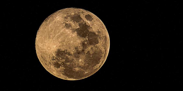 gåde defekt rangle Månen er planeten? Hvor kom månen fra og hvad er det? Planeter af  solsystemet. Jord og måne